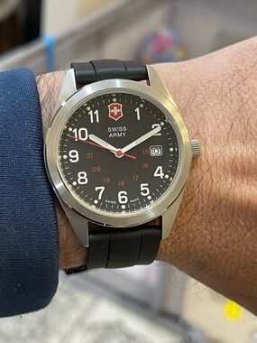 Victorinox Swiss Army Men's Watch 241083 Black Dial Quartz 40mm Swiss Made